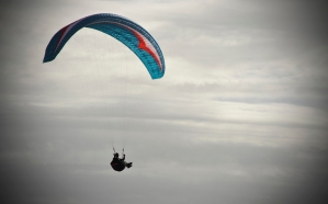 Jennifer Williams - Paragliding Sellicks - Colour (Set)